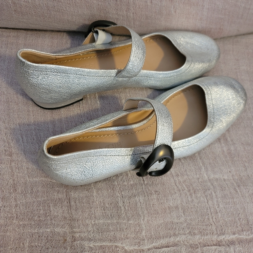 Coach Lexi Mary-Jane Metallic white silver Flats - size 5.5
